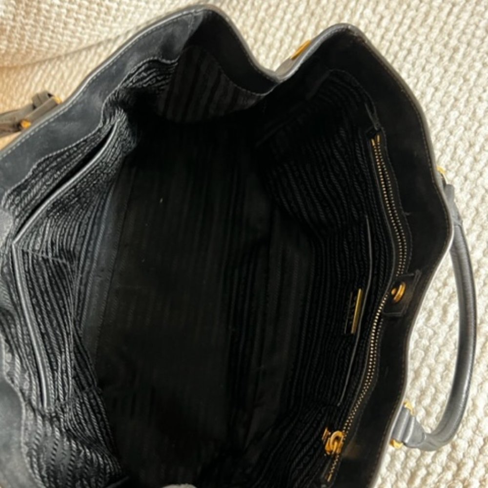PRADA Saffiano Medium Tote with dust bag - Picture 3 of 4